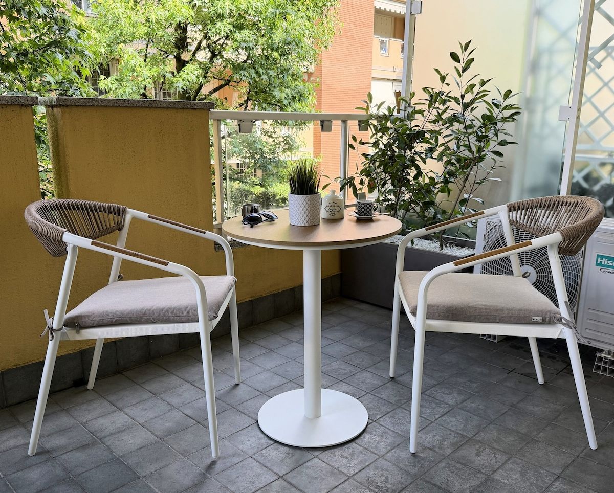 Terrazzo privato di Giuly Green House, appartamento a 10 minuti a piedi dall'Unipol Forum di Assago