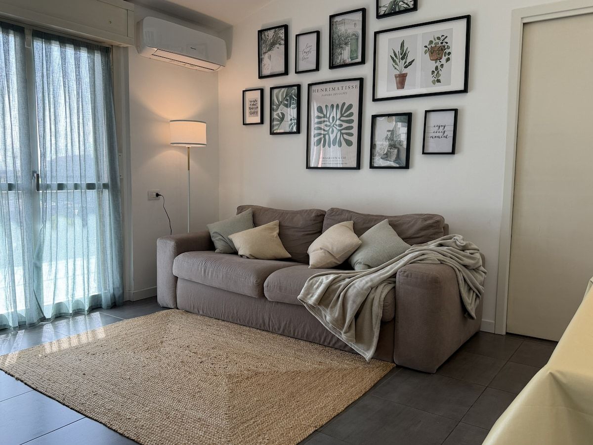 Divano letto matrimoniale aperto per il terzo e quarto ospite